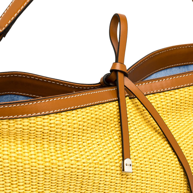 Vanessa in Lemon