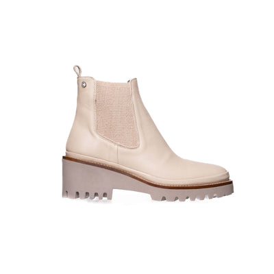 Paola Boots in Cream