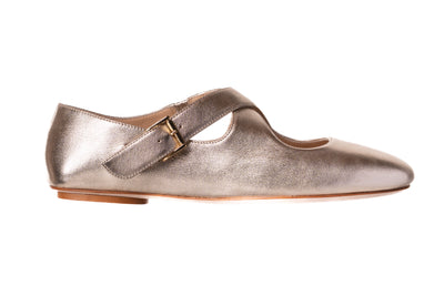 Clara in Gold