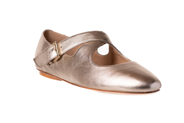Clara in Gold