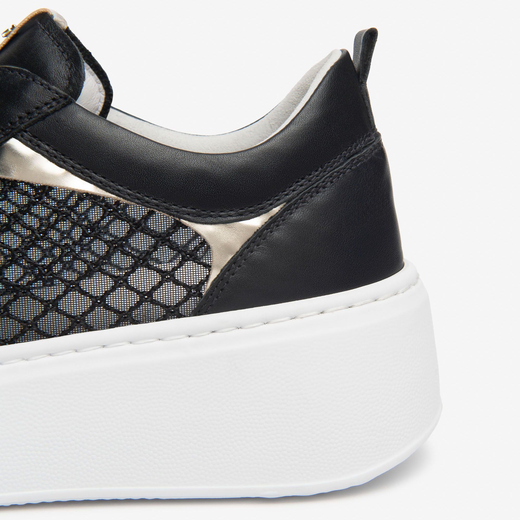Cipria Sneakers in Nero