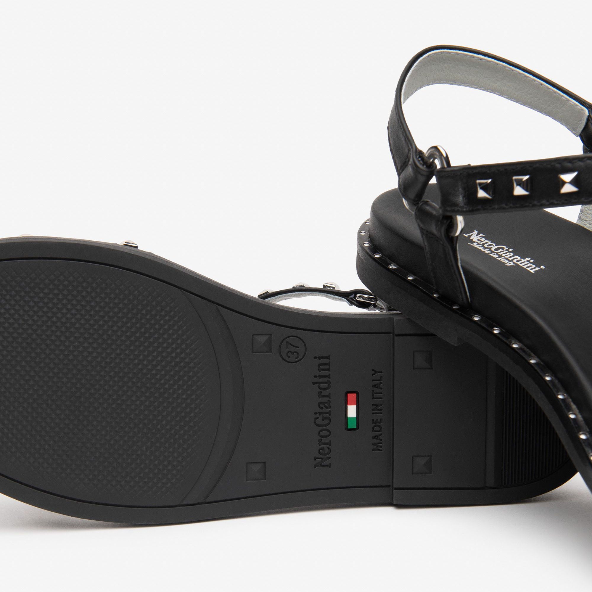 Nerina Sandals in Black