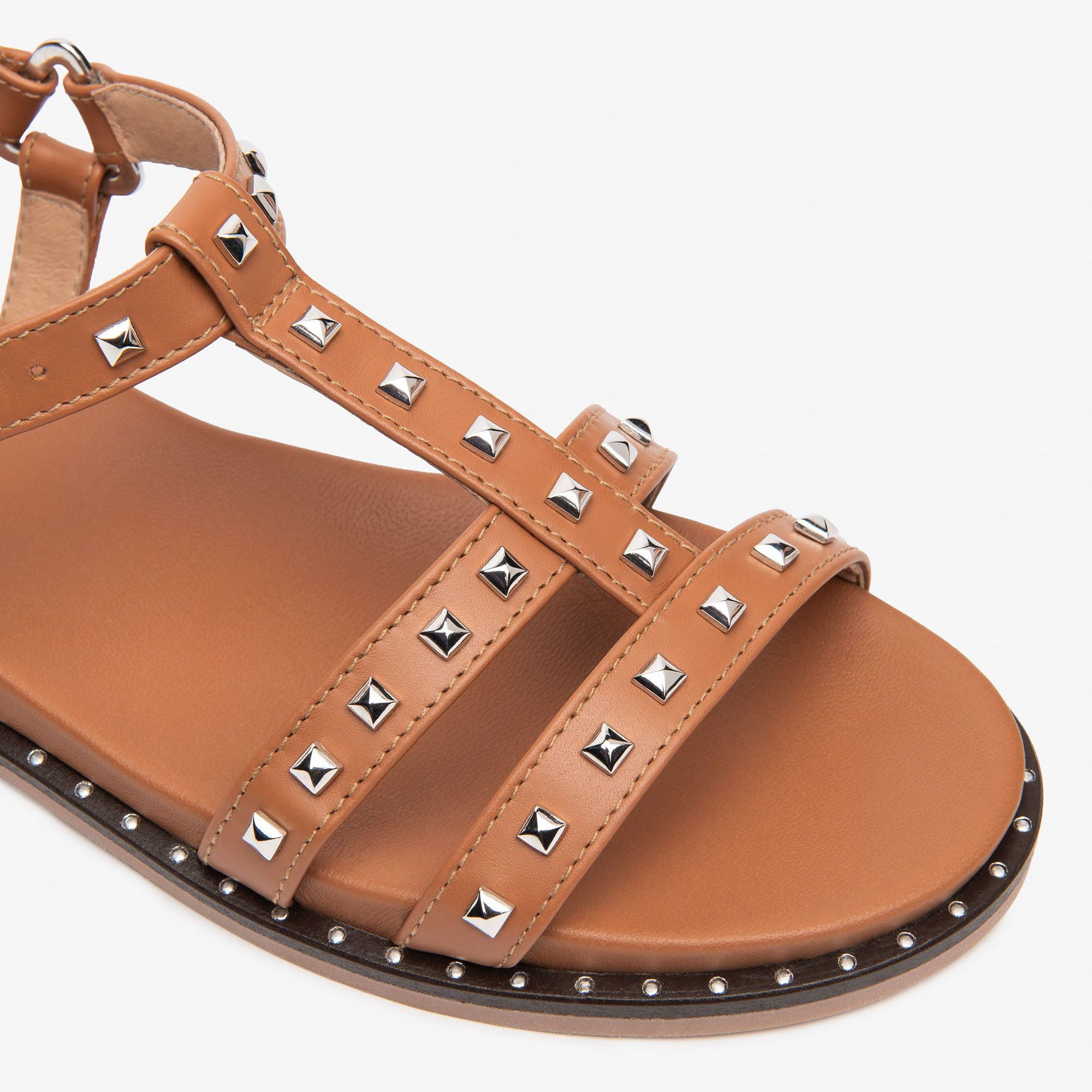 Nerina Sandals in Tan