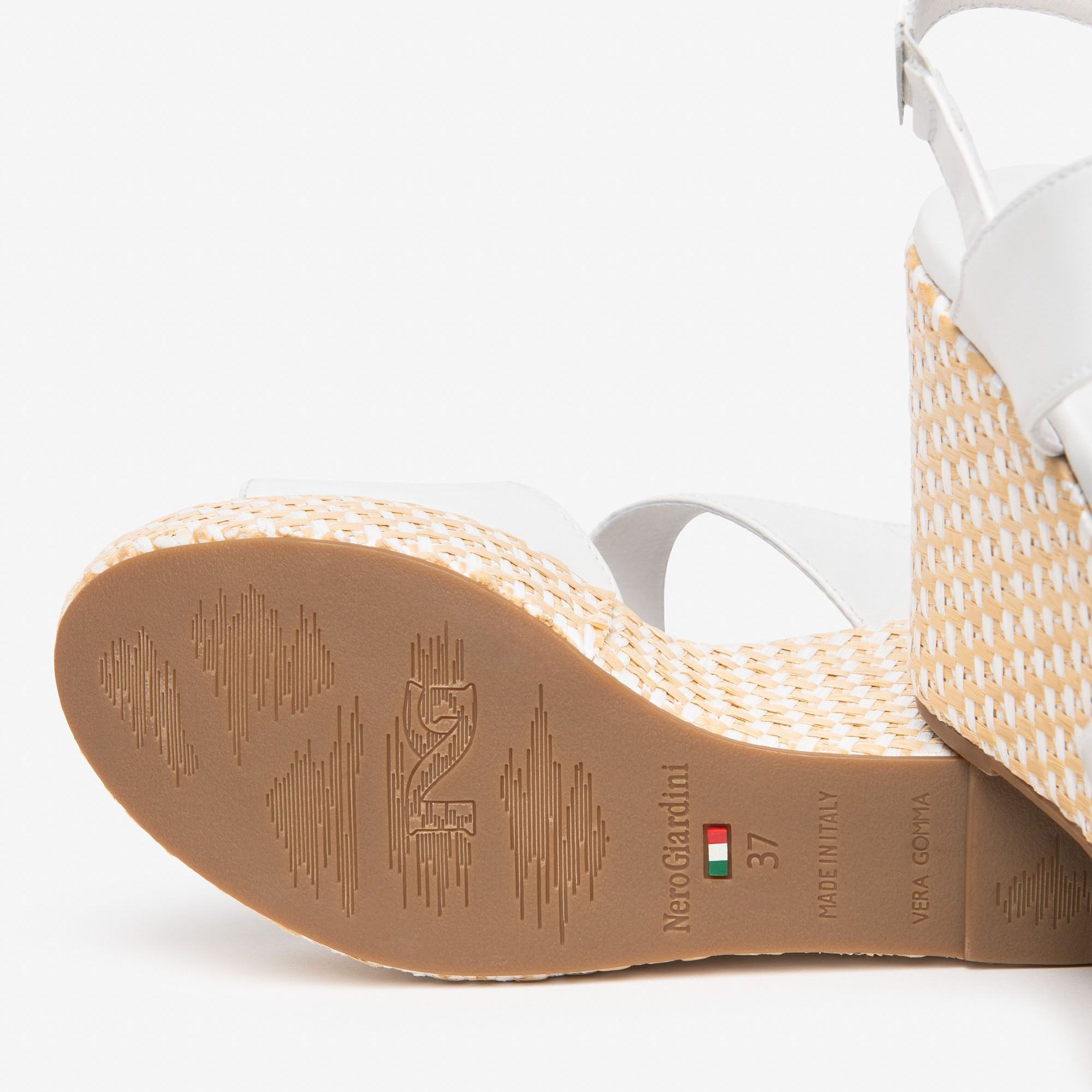 Serenella Sandals