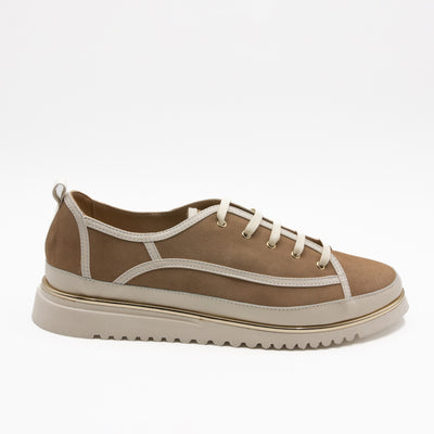 Ciarra Sneakers in Tan