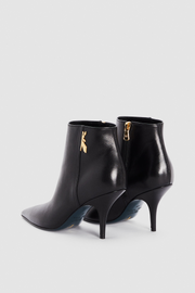 Ankle boots with thin heel